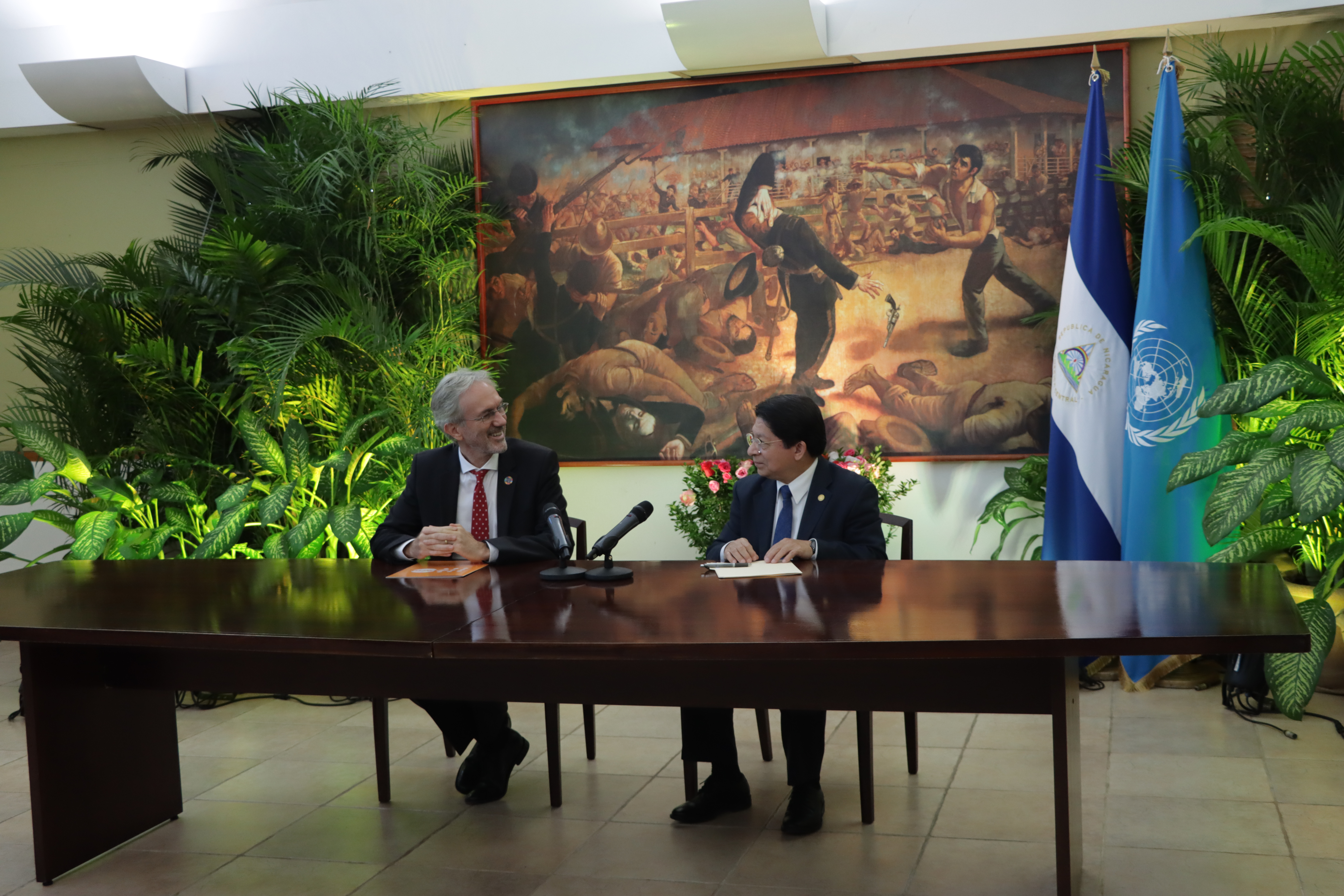 Jozef Maeriën, Representante del Fondo de Población de las Naciones Unidas en Nicaragua y Sr. Denis Moncada, Ministro de Relaciones Exteriores de la República de Nicaragua.