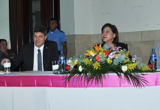 De izquierda a derecha: Dra. Yadira Centeno Magistrada de la CSJ, Dr. Markus Behrend, Representante de UNFPA, Dra. Alba Luz Ramos,Presidenta de la CSJ y el Dr. Fernado Huertas , Docente del Magister.