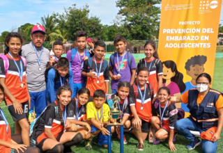 Adolescentes del Municipio de San Carlos y comunidades rurales de Laurel Galan, México, las Azucenas, Los Chiles y La Culebra participando en torneos de fútbol. 