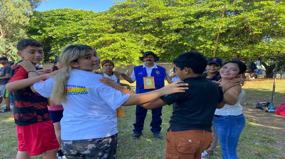 Adolescentes miembros de las Escuelas de Valores y provenientes  de 20 municipios del país, participando en el Encuentro Naciona