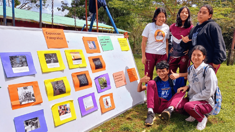 Estudiantes participando en las Jornadas Culturales en San Carlos, Río San Juan.