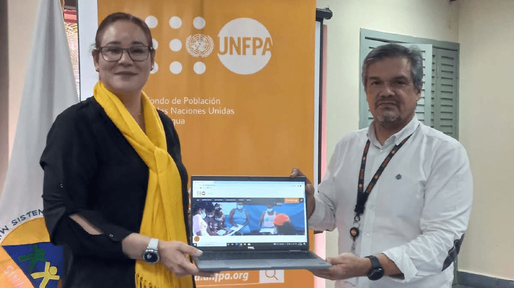 Sra. Xóchitl Cortés, Co-Directora del SINAPRED, y Sr. David Orozco, Representante Auxiliar de UNFPA Nicaragua.