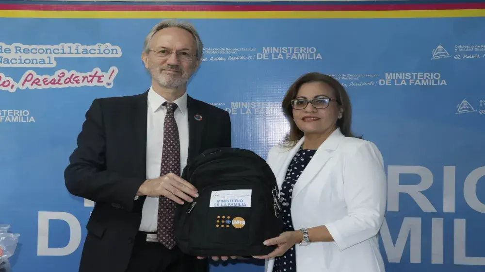 UNFPA Nicaragua entrega kits de Menstruación al Ministerio de la Familia 