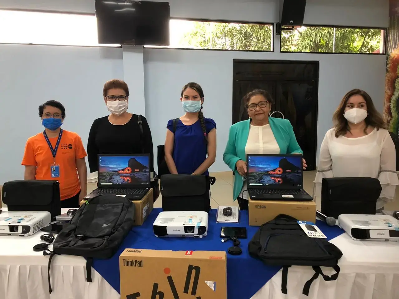 UNFPA entregó  kits tecnológicos al Ministerio de Educación para contribuir a los procesos pedagógicos en 19 delegaciones del país